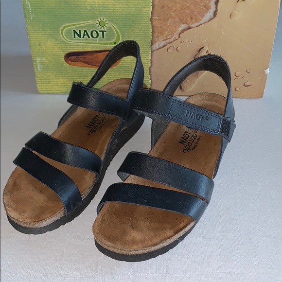 poshmark naot